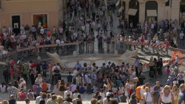 Toeristen Rond Fontana Della Barcaccia Rome — Stockvideo