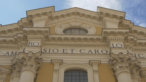 ローマのサン カルロ コルソ大聖堂にラテン語の碑文 — ストック動画