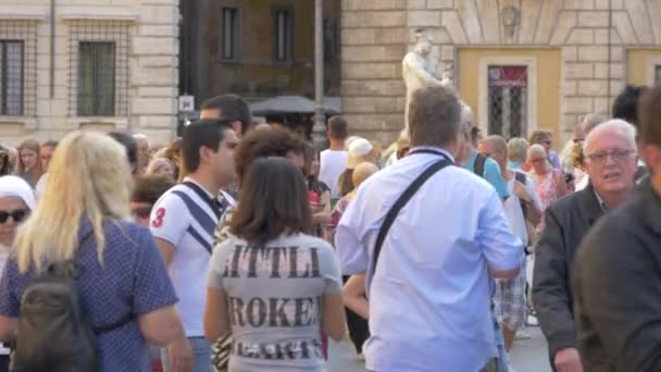 Άνθρωποι Βγάζουν Φωτογραφίες Στην Piazza Navona Ρώμη — Αρχείο Βίντεο