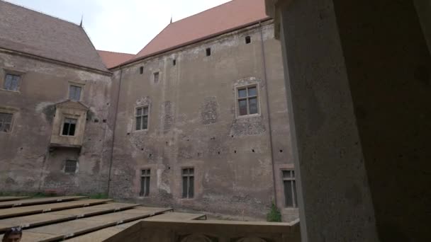 Cour Intérieure Château Corvin — Video