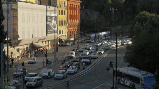Tráfego Rua Uma Rua Movimentada Roma — Vídeo de Stock