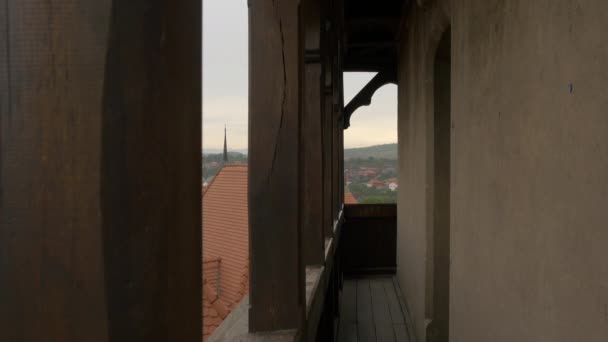 Στενό Μπαλκόνι Στο Κάστρο Corvin — Αρχείο Βίντεο