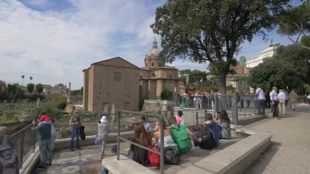 Turister Vid Forum Romanum — Stockvideo