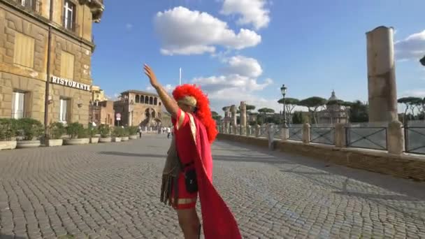 Romeinse Soldaat Piazza Foro Traiano — Stockvideo