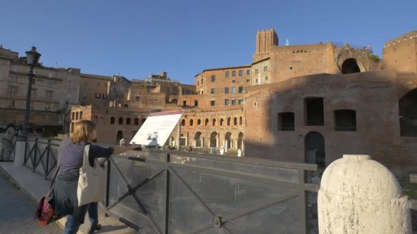 Turisták Trajan Markets — Stock videók