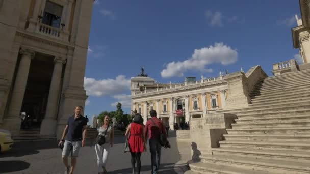 Personas Piazza Del Campidoglio — Vídeos de Stock