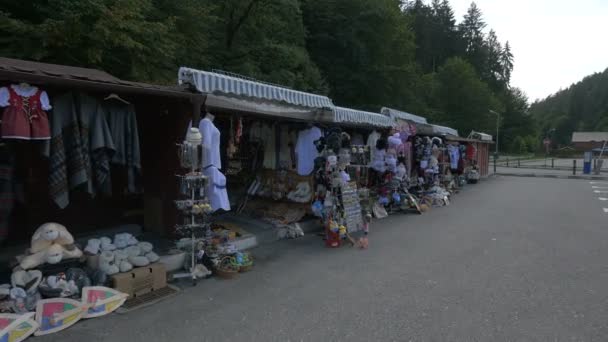 Stoiska Tradycyjnymi Ubraniami Pamiątkami — Wideo stockowe