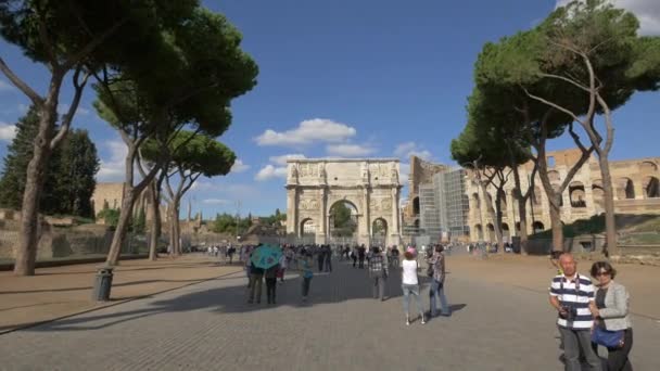 Turistas Piazza Del Colosseo — Vídeo de stock