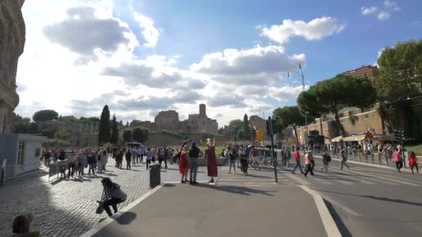 People Piazza Del Colosseo — Stock Video