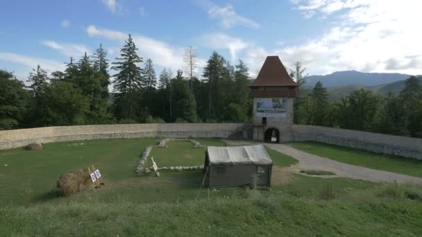 丘の上から見た浴室の塔 — ストック動画