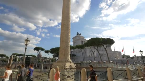 Χαμηλή Γωνία Προβολής Της Στήλης Του Trajan — Αρχείο Βίντεο