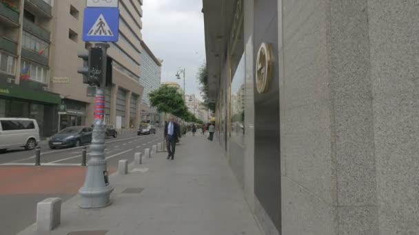 Машини Люди Проспекті Перемоги Бухаресті — стокове відео