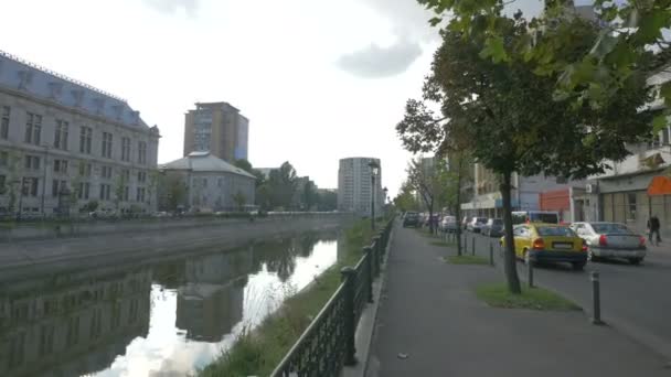 Řeka Dambovita Bukurešti — Stock video
