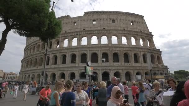 Turisté Koloseu — Stock video