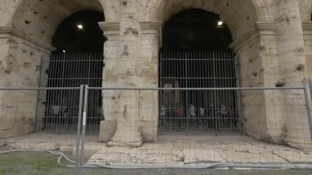 Tembakan Sudut Rendah Dari Colosseum — Stok Video