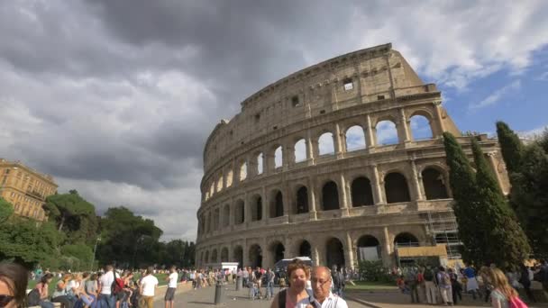 Tourists Colosseum — Stock Video