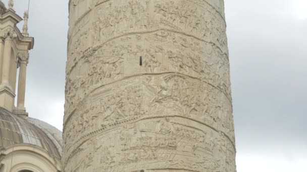 トラヤヌスの円柱に対するバスのレリーフ — ストック動画