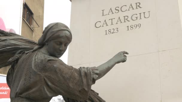 Estatua Mujer Vista Cerca Del Pedestal Lascar Catargiu — Vídeos de Stock