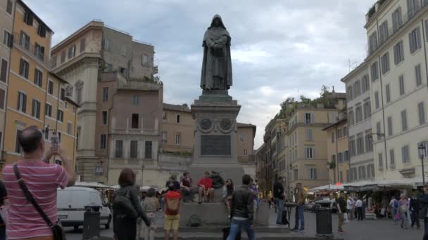 Памятник Джордано Бруно Площади Кампо Фьори — стоковое видео