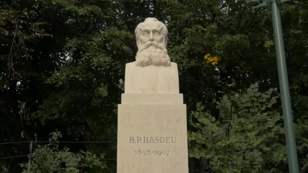 Bogdan Petriceicu Hasdeu Busto Estatua — Vídeos de Stock
