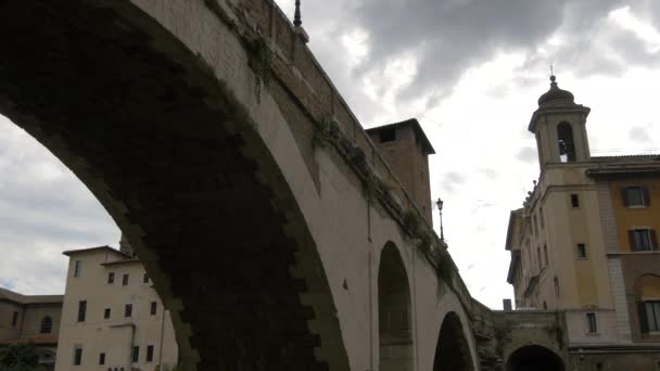 Ponte Fabricio Chiesa San Giovanni Calibita — Stock video