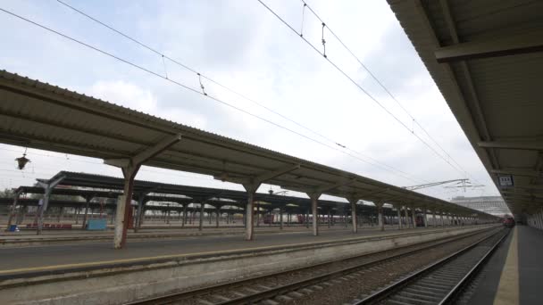 Platformy Dworca Północnego Bukareszcie — Wideo stockowe