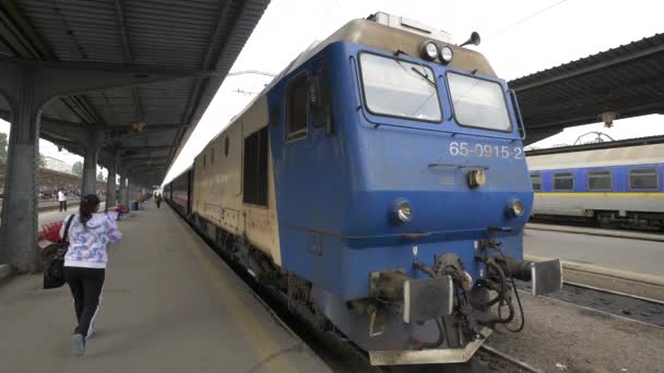 Vonat Megállt Vasútállomáson — Stock videók