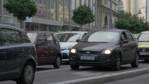 Οδήγηση Αυτοκινήτων Στο Βουκουρέστι — Αρχείο Βίντεο