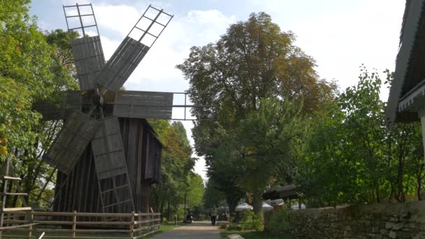 Dřevěný Větrný Mlýn Village Museum — Stock video