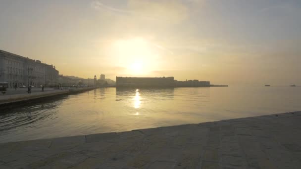 日落时的的里雅斯特湾 — 图库视频影像