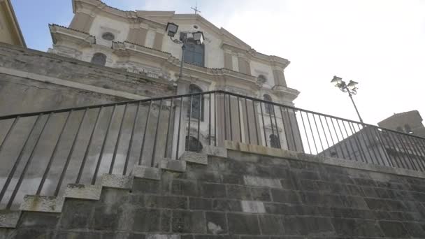 Niedriger Blickwinkel Auf Die Kirche Santa Maria Maggiore — Stockvideo