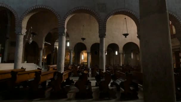 Cattedrale San Giusto Martire Προβολή Μέσα Μια Εκκλησία — Αρχείο Βίντεο