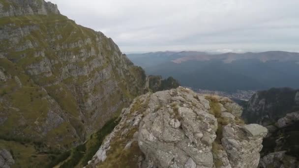 Vista Aérea Das Montanhas Bucegi — Vídeo de Stock