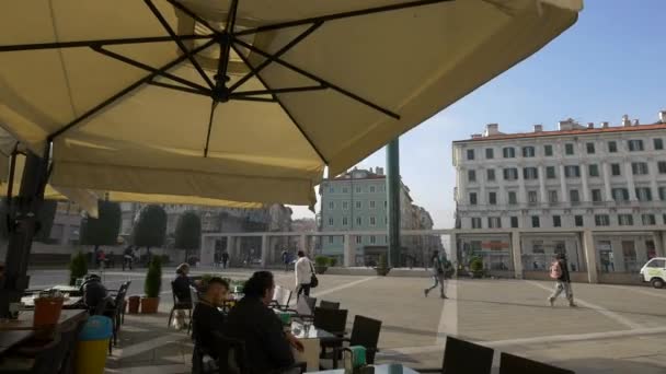 Persone Che Rilassano Piazza Carlo Goldoni Trieste — Video Stock