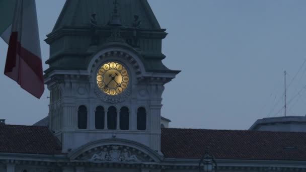 Akşam Comune Trieste Nin Saat Kulesi — Stok video