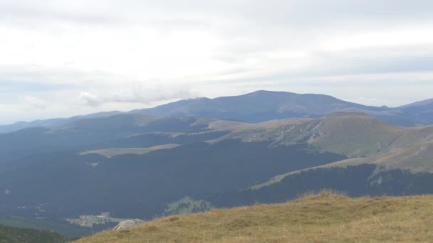 Vista Panorâmica Das Montanhas Bucegi — Vídeo de Stock