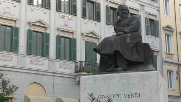 Zoom Estátua Giuseppe Verdi — Vídeo de Stock