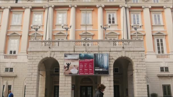 Trieste Deki Teatro Verdi Nin Cephesini Kaldır — Stok video