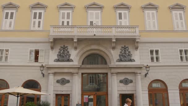 Przechył Górę Palazzo Del Tergesteo Trieście — Wideo stockowe