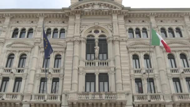 Låg Vinkel Stadshusets Fasad Trieste — Stockvideo