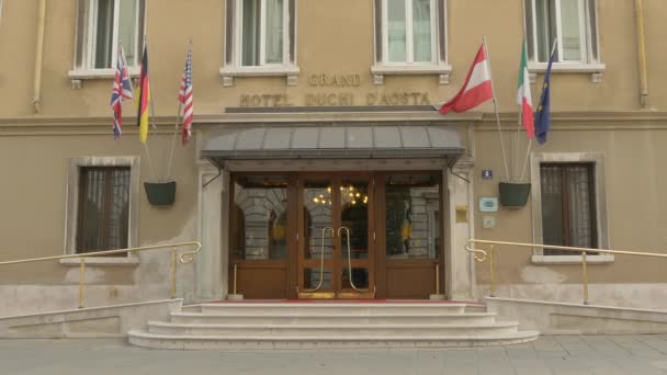Grand Hotel Duchi Aosta Ingång — Stockvideo