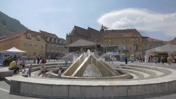 Fontana Piazza Del Consiglio Brasov — Video Stock
