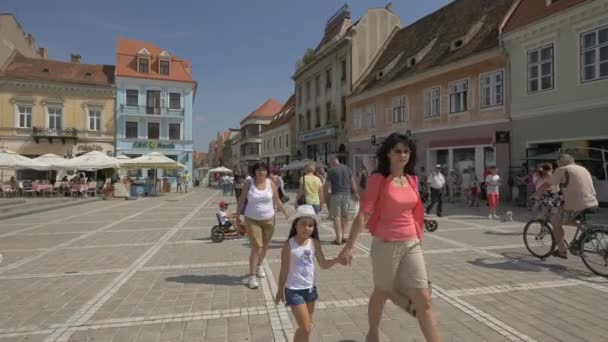 Multitud Plaza Del Consejo Brasov — Vídeo de stock