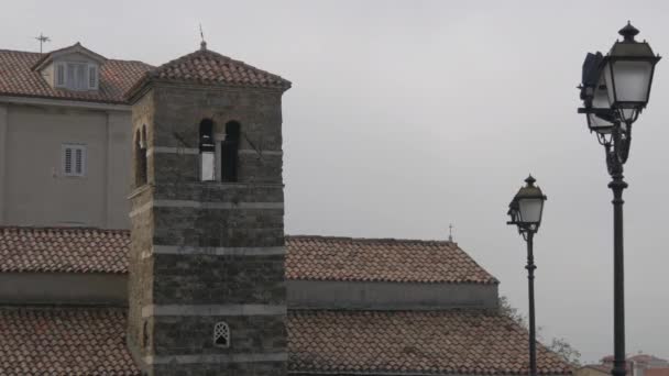 Torre Piedra Techos Azulejos — Vídeos de Stock