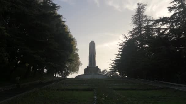 Bajo Ángulo Monumento Fuente — Vídeos de Stock