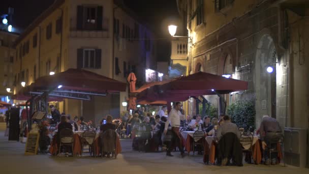 Tourists Relaxing Outdoor Restaurant Night Pisa — Stock Video