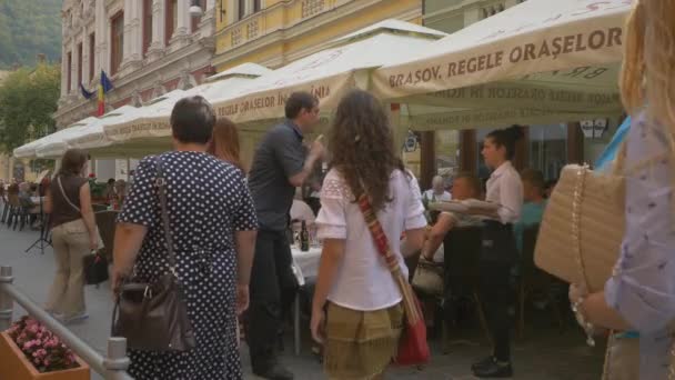 Άνθρωποι Ένα Υπαίθριο Εστιατόριο — Αρχείο Βίντεο