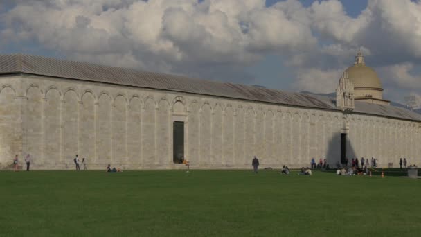 Длинная Стена Camposanto Monumentale — стоковое видео