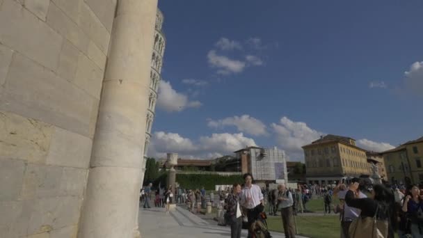 Toeristen Bezoeken Toren Van Pisa — Stockvideo