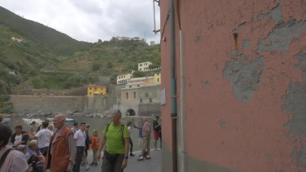 Turisté Navštíví Vernazza Cinque Terre — Stock video